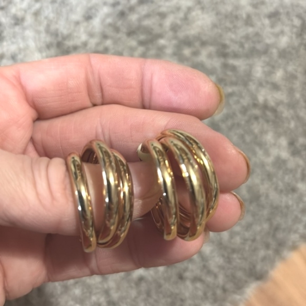 GEOMETRIC GOLD-TONE BRACELET AND MATCHING LEVERBACK EARRINGS SET - Picture 3 of 10